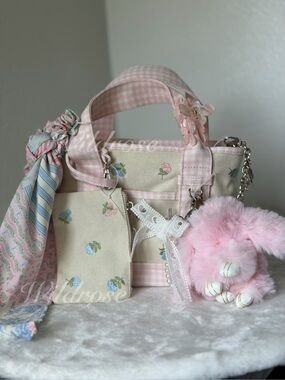 Madden Girl Canvas Tote Bag Pink Easter spring hydrangea floral bunny Crossbody